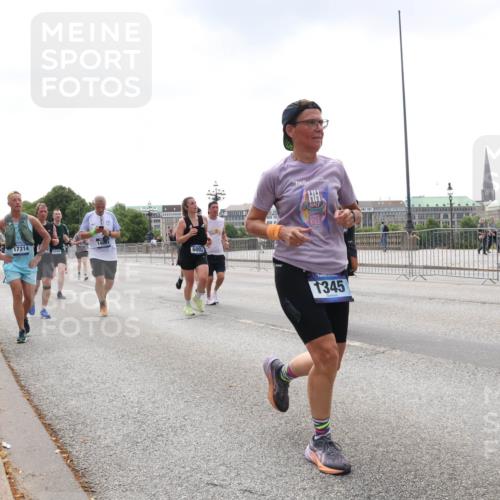 29.06.2025 - hella hamburg halbmarathon Lena Gebhardt http://msf.ph/oto/8434221 29.06.2025 10:44:40 Lombardsbrücke 17314, 3500, 14091, 6002, 1345, 1273, 1345, 1519, 1629, 1924, 2343, 2610, 2674, 3506, 3570, 4215, 4275, 4496, 4968, 5355, 5647, 5649, 5731, 6002, 6841, 6888, 7216, 7842, 8272, 8582, 9036, 9084, 9085, 9331, 9333, 9397, 9510, 9536, 10006, 10223, 10303, 10304, 10416, 10668, 10707, 11272, 11825, 11955, 12318, 12322, 12409, 12803, 12995, 13039, 13261, 13262, 13288, 13330, 13390, 13906, 14091, 14123, 14350, 14654, 14681, 14971, 18454, 18459 meine-sportfotos.de