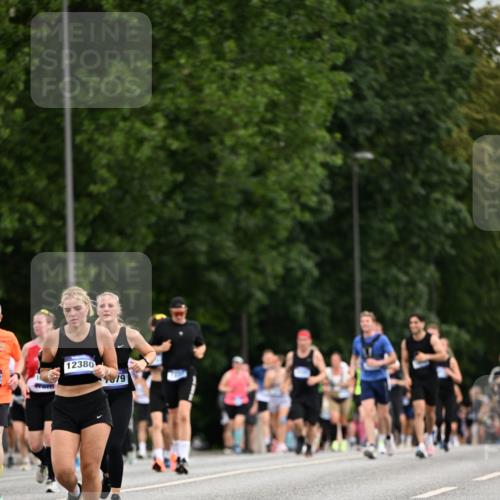 29.06.2025 - hella hamburg halbmarathon Dr. Thomas Lammeyer http://msf.ph/oto/8434228 29.06.2025 10:53:53 Kennedybrücke 1167, 1584, 1805, 2437, 2438, 2541, 2668, 2716, 2997, 3253, 4769, 5118, 5479, 5480, 6191, 7203, 7650, 7679, 7947, 7948, 8065, 9162, 10038, 10130, 10333, 10654, 10782, 11192 meine-sportfotos.de