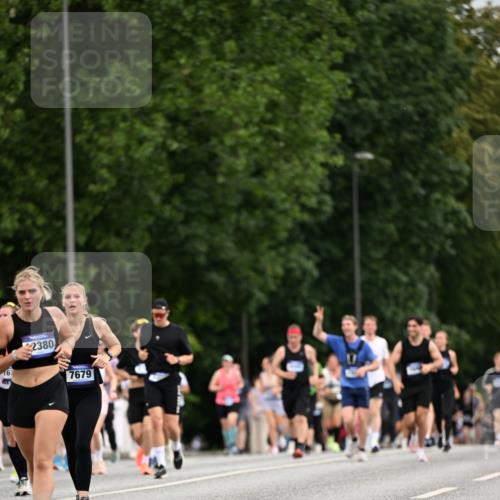 29.06.2025 - hella hamburg halbmarathon Dr. Thomas Lammeyer http://msf.ph/oto/8434243 29.06.2025 10:53:54 Kennedybrücke 1167, 1584, 1805, 2437, 2438, 2541, 2668, 2716, 2997, 3253, 4769, 5106, 5118, 5479, 5480, 7203, 7650, 7679, 7947, 7948, 8065, 9015, 9162, 10038, 10130, 10654, 10782, 11192 meine-sportfotos.de