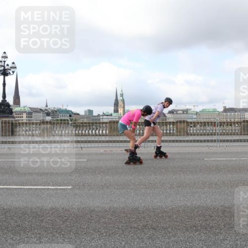 29.06.2025 - hella hamburg halbmarathon Lena Gebhardt http://msf.ph/oto/8434310 29.06.2025 09:01:14 Lombardsbrücke  meine-sportfotos.de