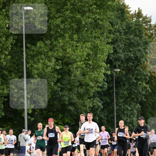 29.06.2025 - hella hamburg halbmarathon Dr. Thomas Lammeyer http://msf.ph/oto/8434314 29.06.2025 10:53:59 Kennedybrücke 1167, 1805, 2437, 2438, 2541, 2716, 2997, 3253, 4589, 4769, 5106, 5118, 5479, 5480, 7679, 7948, 8065, 9015, 9162, 10038, 10130, 10654, 10782, 11030 meine-sportfotos.de
