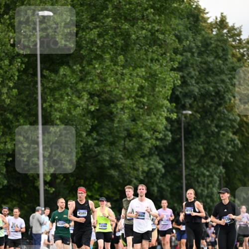 29.06.2025 - hella hamburg halbmarathon Dr. Thomas Lammeyer http://msf.ph/oto/8434320 29.06.2025 10:53:59 Kennedybrücke 1167, 1805, 2437, 2438, 2541, 2716, 2997, 3253, 4589, 4769, 5106, 5118, 5479, 5480, 7679, 7948, 8065, 9015, 9162, 10038, 10130, 10654, 10782, 11030 meine-sportfotos.de