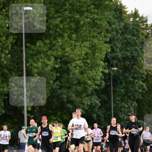 29.06.2025 - hella hamburg halbmarathon Dr. Thomas Lammeyer http://msf.ph/oto/8434338 29.06.2025 10:54:00 Kennedybrücke 1167, 1805, 2437, 2438, 2541, 2716, 2997, 3253, 4589, 4769, 5106, 5118, 5479, 5480, 7679, 9015, 9162, 10038, 10130, 10654, 10782, 11030 meine-sportfotos.de