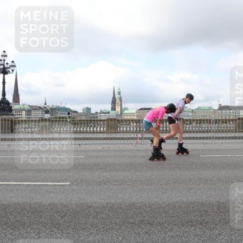 29.06.2025 - hella hamburg halbmarathon Lena Gebhardt http://msf.ph/oto/8434339 29.06.2025 09:01:14 Lombardsbrücke  meine-sportfotos.de
