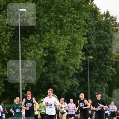 29.06.2025 - hella hamburg halbmarathon Dr. Thomas Lammeyer http://msf.ph/oto/8434356 29.06.2025 10:54:01 Kennedybrücke 1167, 1805, 2437, 2438, 2541, 2716, 2997, 3253, 4589, 4769, 5106, 5118, 5479, 5480, 6694, 7679, 9015, 9162, 10038, 10130, 10654, 10782, 11030 meine-sportfotos.de