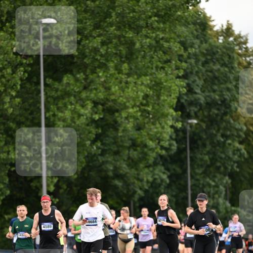 29.06.2025 - hella hamburg halbmarathon Dr. Thomas Lammeyer http://msf.ph/oto/8434383 29.06.2025 10:54:02 Kennedybrücke 1167, 1805, 2437, 2438, 2541, 2716, 2997, 3253, 4589, 5106, 5118, 5479, 5480, 5997, 6694, 7679, 9015, 9162, 10038, 10654, 10704, 10782, 11030 meine-sportfotos.de