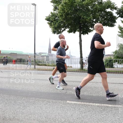 29.06.2025 - hella hamburg halbmarathon Lena Gebhardt http://msf.ph/oto/8434385 29.06.2025 10:44:42 Lombardsbrücke 600, 1024, 1273, 1345, 1519, 1629, 1924, 2343, 2610, 2674, 3506, 3570, 4215, 4275, 4496, 4968, 5355, 5647, 5649, 6002, 6841, 6888, 7216, 7842, 8272, 8582, 8907, 9036, 9084, 9085, 9331, 9333, 9397, 9510, 9536, 10006, 10223, 10303, 10304, 10416, 10668, 10707, 11272, 11825, 12318, 12322, 12394, 12409, 12803, 12995, 13039, 13261, 13262, 13288, 13330, 13390, 13906, 14091, 14123, 14350, 14654, 14681, 14971, 18454, 18459 meine-sportfotos.de