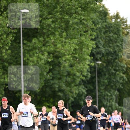 29.06.2025 - hella hamburg halbmarathon Dr. Thomas Lammeyer http://msf.ph/oto/8434420 29.06.2025 10:54:03 Kennedybrücke 1805, 2437, 2438, 2541, 2716, 2927, 2997, 3070, 3253, 4589, 5106, 5479, 5480, 5997, 6680, 6694, 7679, 9015, 9162, 10038, 10654, 10704, 10782, 11030 meine-sportfotos.de