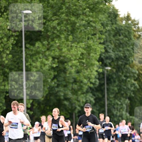 29.06.2025 - hella hamburg halbmarathon Dr. Thomas Lammeyer http://msf.ph/oto/8434434 29.06.2025 10:54:04 Kennedybrücke 1805, 2437, 2438, 2541, 2716, 2927, 2997, 3070, 3253, 4589, 5106, 5479, 5480, 5997, 6680, 6694, 7679, 9015, 9162, 9261, 10038, 10704, 10782, 11030 meine-sportfotos.de
