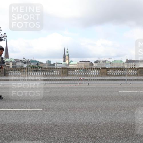 29.06.2025 - hella hamburg halbmarathon Lena Gebhardt http://msf.ph/oto/8434448 29.06.2025 09:01:22 Lombardsbrücke  meine-sportfotos.de