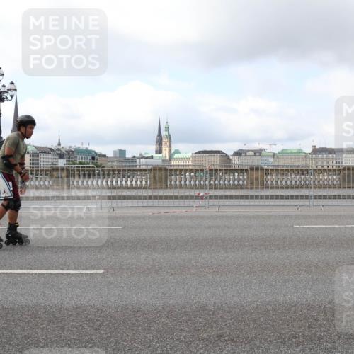 29.06.2025 - hella hamburg halbmarathon Lena Gebhardt http://msf.ph/oto/8434463 29.06.2025 09:01:22 Lombardsbrücke  meine-sportfotos.de
