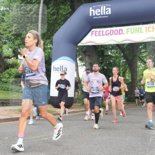 29.06.2025 - hella hamburg halbmarathon KatJ http://msf.ph/oto/8434473 29.06.2025 10:44:25 Zwischen KM18-KM19 2652, 2656, 3575, 4632, 5391, 6892, 7159 meine-sportfotos.de