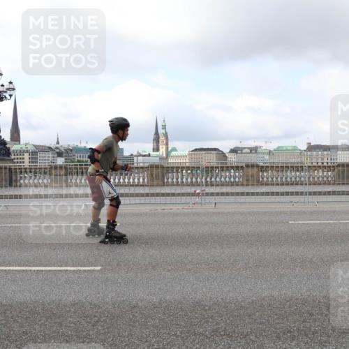 29.06.2025 - hella hamburg halbmarathon Lena Gebhardt http://msf.ph/oto/8434532 29.06.2025 09:01:22 Lombardsbrücke  meine-sportfotos.de