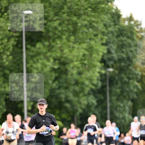 29.06.2025 - hella hamburg halbmarathon Dr. Thomas Lammeyer http://msf.ph/oto/8434534 29.06.2025 10:54:07 Kennedybrücke 1525, 1805, 2437, 2438, 2541, 2716, 2927, 2997, 3070, 4589, 5106, 5479, 5480, 5997, 6680, 6694, 6989, 7679, 8254, 9015, 9162, 9261, 10038, 10704, 10782, 11030 meine-sportfotos.de