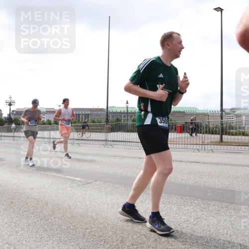 29.06.2025 - hella hamburg halbmarathon Lena Gebhardt http://msf.ph/oto/8434537 29.06.2025 10:44:45 Lombardsbrücke 7216, 9331, 4215, 350, 1024, 1273, 1345, 1519, 1629, 1924, 2007, 2343, 2610, 2674, 2779, 3506, 3570, 4215, 4275, 4496, 4968, 5355, 5647, 5649, 6002, 6841, 6888, 7216, 7842, 8272, 8582, 8907, 9036, 9084, 9085, 9331, 9333, 9397, 9536, 10006, 10303, 10304, 10416, 10562, 10566, 10668, 10707, 11272, 11825, 12318, 12322, 12394, 12409, 12803, 12995, 13039, 13261, 13262, 13288, 13330, 13390, 13906, 14091, 14123, 14350, 14654, 14681, 14971, 18454, 18459 meine-sportfotos.de
