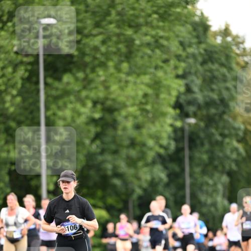 29.06.2025 - hella hamburg halbmarathon Dr. Thomas Lammeyer http://msf.ph/oto/8434539 29.06.2025 10:54:07 Kennedybrücke 1525, 1805, 2437, 2438, 2541, 2716, 2927, 2997, 3070, 4589, 5106, 5479, 5480, 5997, 6680, 6694, 6989, 7679, 8254, 9015, 9162, 9261, 10038, 10704, 10782, 11030 meine-sportfotos.de
