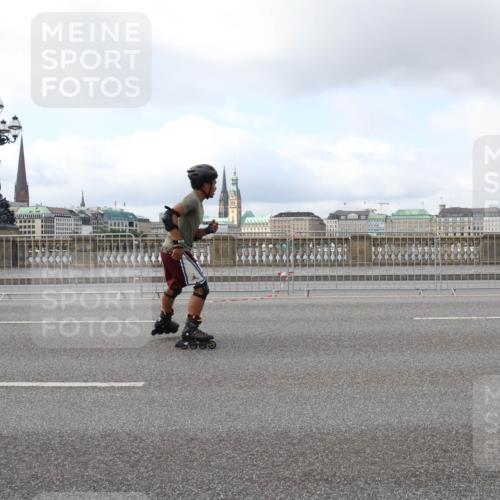 29.06.2025 - hella hamburg halbmarathon Lena Gebhardt http://msf.ph/oto/8434546 29.06.2025 09:01:22 Lombardsbrücke  meine-sportfotos.de