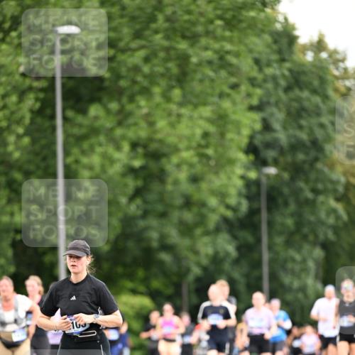 29.06.2025 - hella hamburg halbmarathon Dr. Thomas Lammeyer http://msf.ph/oto/8434550 29.06.2025 10:54:07 Kennedybrücke 1525, 1805, 2437, 2438, 2541, 2716, 2927, 2997, 3070, 4589, 5106, 5479, 5480, 5997, 6680, 6694, 6989, 7679, 8254, 9015, 9162, 9261, 10038, 10704, 10782, 11030 meine-sportfotos.de