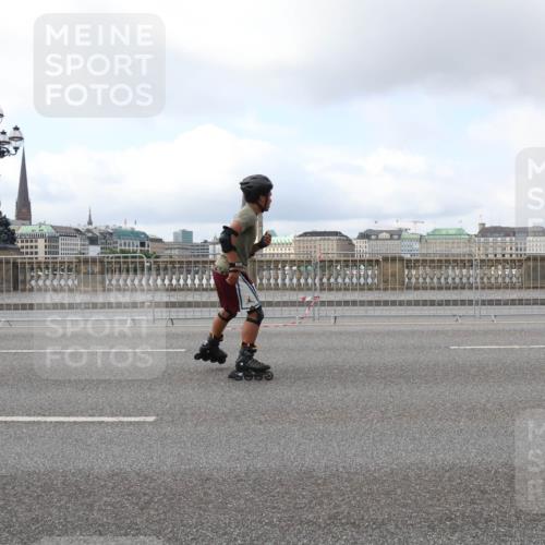 29.06.2025 - hella hamburg halbmarathon Lena Gebhardt http://msf.ph/oto/8434556 29.06.2025 09:01:22 Lombardsbrücke  meine-sportfotos.de