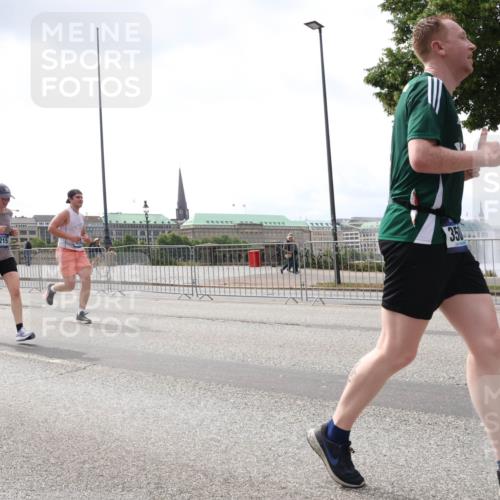 29.06.2025 - hella hamburg halbmarathon Lena Gebhardt http://msf.ph/oto/8434563 29.06.2025 10:44:45 Lombardsbrücke 4215, 9331, 350, 1024, 1273, 1345, 1519, 1629, 1924, 2007, 2343, 2610, 2674, 2779, 3506, 3570, 4215, 4275, 4496, 4968, 5355, 5647, 5649, 6002, 6841, 6888, 7216, 7842, 8272, 8582, 8907, 9036, 9084, 9085, 9331, 9333, 9397, 9536, 10006, 10303, 10304, 10416, 10562, 10566, 10668, 10707, 11272, 11825, 12318, 12322, 12394, 12409, 12803, 12995, 13039, 13261, 13262, 13288, 13330, 13390, 13906, 14091, 14123, 14350, 14654, 14681, 14971, 18454, 18459 meine-sportfotos.de