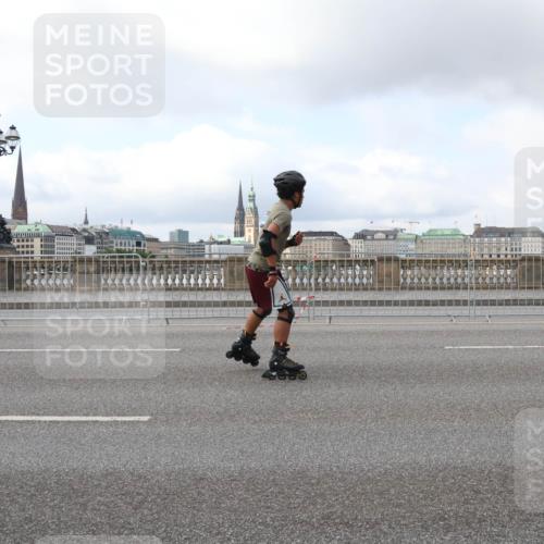 29.06.2025 - hella hamburg halbmarathon Lena Gebhardt http://msf.ph/oto/8434570 29.06.2025 09:01:22 Lombardsbrücke  meine-sportfotos.de