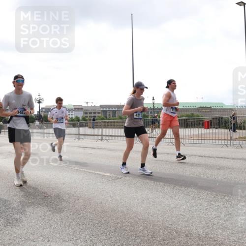 29.06.2025 - hella hamburg halbmarathon Lena Gebhardt http://msf.ph/oto/8434624 29.06.2025 10:44:46 Lombardsbrücke 18459, 8454, 4215, 9331, 1024, 1273, 1345, 1629, 1924, 2007, 2343, 2610, 2674, 2779, 3506, 3570, 4215, 4275, 4496, 4968, 5355, 5647, 5649, 6002, 6841, 6888, 7216, 8272, 8582, 8907, 9036, 9084, 9085, 9331, 9333, 9397, 9536, 10006, 10303, 10304, 10416, 10562, 10566, 10668, 10707, 11272, 11825, 12198, 12318, 12322, 12394, 12409, 12803, 12995, 13039, 13261, 13262, 13288, 13330, 13390, 13906, 14091, 14123, 14350, 14654, 14681, 14971, 18454, 18459 meine-sportfotos.de