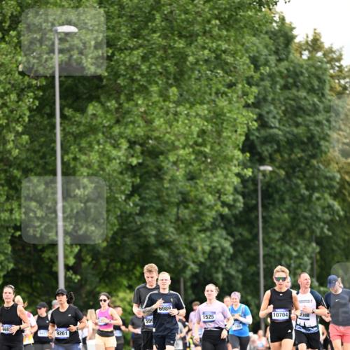 29.06.2025 - hella hamburg halbmarathon Dr. Thomas Lammeyer http://msf.ph/oto/8434632 29.06.2025 10:54:10 Kennedybrücke 1525, 1805, 2437, 2438, 2541, 2927, 2997, 3070, 4589, 5106, 5479, 5480, 5997, 6680, 6694, 6989, 7679, 8254, 9015, 9162, 9261, 10038, 10060, 10704, 10782, 11030 meine-sportfotos.de