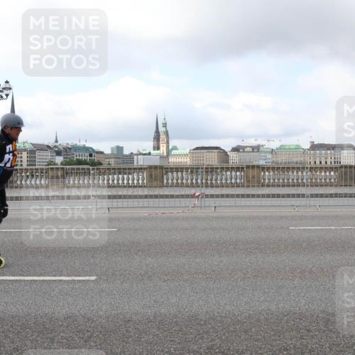 29.06.2025 - hella hamburg halbmarathon Lena Gebhardt http://msf.ph/oto/8434666 29.06.2025 09:01:28 Lombardsbrücke 398 meine-sportfotos.de