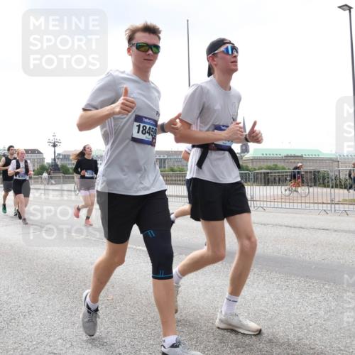 29.06.2025 - hella hamburg halbmarathon Lena Gebhardt http://msf.ph/oto/8434676 29.06.2025 10:44:47 Lombardsbrücke 9536, 7216, 18459, 1024, 1273, 1345, 1629, 1924, 2007, 2343, 2610, 2674, 2779, 3506, 3570, 4215, 4275, 4496, 4968, 5355, 5647, 5649, 6002, 6841, 6888, 7216, 8272, 8582, 8907, 9036, 9084, 9085, 9331, 9333, 9397, 9536, 10006, 10303, 10304, 10416, 10562, 10566, 10668, 10707, 11272, 11825, 12198, 12318, 12322, 12394, 12409, 13039, 13261, 13262, 13288, 13330, 13390, 13906, 14091, 14123, 14350, 14654, 14681, 14971, 18454, 18459 meine-sportfotos.de