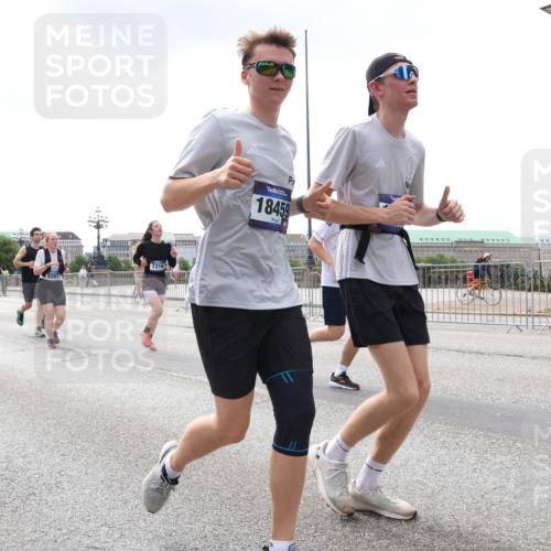 29.06.2025 - hella hamburg halbmarathon Lena Gebhardt http://msf.ph/oto/8434696 29.06.2025 10:44:47 Lombardsbrücke 7216, 18459, 1024, 1273, 1345, 1629, 1924, 2007, 2343, 2610, 2674, 2779, 3506, 3570, 4215, 4275, 4496, 4968, 5355, 5647, 5649, 6002, 6841, 6888, 7216, 8272, 8582, 8907, 9036, 9084, 9085, 9331, 9333, 9397, 9536, 10006, 10303, 10304, 10416, 10562, 10566, 10668, 10707, 11272, 11825, 12198, 12318, 12322, 12394, 12409, 13039, 13261, 13262, 13288, 13330, 13390, 13906, 14091, 14123, 14350, 14654, 14681, 14971, 18454, 18459 meine-sportfotos.de