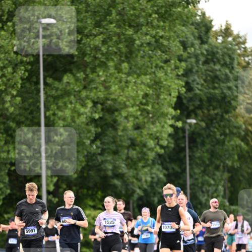 29.06.2025 - hella hamburg halbmarathon Dr. Thomas Lammeyer http://msf.ph/oto/8434720 29.06.2025 10:54:12 Kennedybrücke 1525, 1805, 2541, 2927, 2997, 3070, 4589, 5106, 5997, 6680, 6694, 6989, 7679, 7755, 8254, 9015, 9162, 9261, 10038, 10060, 10704, 10782, 11030 meine-sportfotos.de