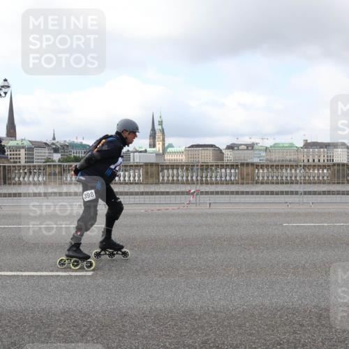 29.06.2025 - hella hamburg halbmarathon Lena Gebhardt http://msf.ph/oto/8434736 29.06.2025 09:01:28 Lombardsbrücke 398 meine-sportfotos.de