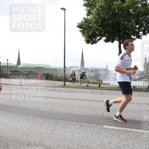 29.06.2025 - hella hamburg halbmarathon Lena Gebhardt http://msf.ph/oto/8434756 29.06.2025 10:44:48 Lombardsbrücke 7216, 1024, 1273, 1345, 1629, 1924, 2007, 2343, 2610, 2674, 2779, 3506, 3570, 4215, 4275, 4496, 4968, 5355, 5647, 5649, 6002, 6841, 6888, 7216, 7912, 8582, 8907, 9036, 9084, 9085, 9331, 9333, 9397, 9536, 10006, 10303, 10304, 10416, 10562, 10566, 10668, 10707, 11272, 11825, 12198, 12318, 12322, 12332, 12394, 12409, 13039, 13261, 13262, 13288, 13330, 13390, 13906, 14091, 14123, 14350, 14654, 14681, 14971, 18454, 18459 meine-sportfotos.de