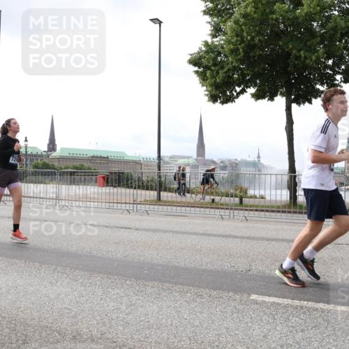 29.06.2025 - hella hamburg halbmarathon Lena Gebhardt http://msf.ph/oto/8434769 29.06.2025 10:44:48 Lombardsbrücke 1024, 1273, 1345, 1629, 1924, 2007, 2343, 2610, 2674, 2779, 3506, 3570, 4215, 4275, 4496, 4968, 5355, 5647, 5649, 6002, 6841, 6888, 7216, 7912, 8582, 8907, 9036, 9084, 9085, 9331, 9333, 9397, 9536, 10006, 10303, 10304, 10416, 10562, 10566, 10668, 10707, 11272, 11825, 12198, 12318, 12322, 12332, 12394, 12409, 13039, 13261, 13262, 13288, 13330, 13390, 13906, 14091, 14123, 14350, 14654, 14681, 14971, 18454, 18459 meine-sportfotos.de