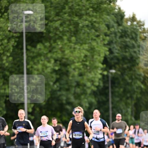 29.06.2025 - hella hamburg halbmarathon Dr. Thomas Lammeyer http://msf.ph/oto/8434770 29.06.2025 10:54:13 Kennedybrücke 1525, 1805, 2541, 2927, 2997, 3070, 4589, 5106, 5997, 6680, 6694, 6989, 7679, 7755, 8254, 9015, 9162, 9261, 10038, 10060, 10704, 10782, 11030 meine-sportfotos.de