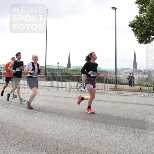 29.06.2025 - hella hamburg halbmarathon Lena Gebhardt http://msf.ph/oto/8434780 29.06.2025 10:44:49 Lombardsbrücke 536, 1657, 12318, 9397, 7216, 1024, 1273, 1345, 1629, 1924, 2007, 2674, 2779, 3506, 3570, 4215, 4275, 4496, 4968, 5190, 5355, 5647, 5649, 6002, 6841, 6888, 7216, 7699, 7912, 8582, 8907, 9036, 9084, 9085, 9331, 9333, 9397, 9536, 10006, 10303, 10304, 10416, 10562, 10566, 10668, 10707, 11272, 11825, 12198, 12318, 12332, 12334, 12394, 12409, 13039, 13261, 13262, 13288, 13330, 13390, 13906, 14091, 14123, 14350, 14681, 14971, 18454, 18459 meine-sportfotos.de