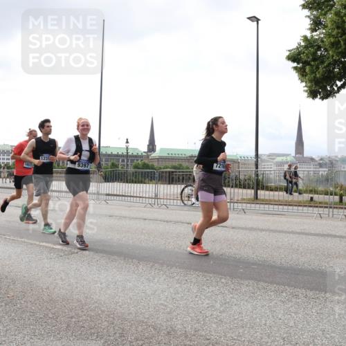29.06.2025 - hella hamburg halbmarathon Lena Gebhardt http://msf.ph/oto/8434796 29.06.2025 10:44:49 Lombardsbrücke 9536, 16577, 1231, 7216, 9397, 1024, 1273, 1345, 1629, 1924, 2007, 2674, 2779, 3506, 3570, 4215, 4275, 4496, 4968, 5190, 5355, 5647, 5649, 6002, 6841, 6888, 7216, 7699, 7912, 8582, 8907, 9036, 9084, 9085, 9331, 9333, 9397, 9536, 10006, 10303, 10304, 10416, 10562, 10566, 10668, 10707, 11272, 11825, 12198, 12318, 12332, 12334, 12394, 12409, 13039, 13261, 13262, 13288, 13330, 13390, 13906, 14091, 14123, 14350, 14681, 14971, 18454, 18459 meine-sportfotos.de