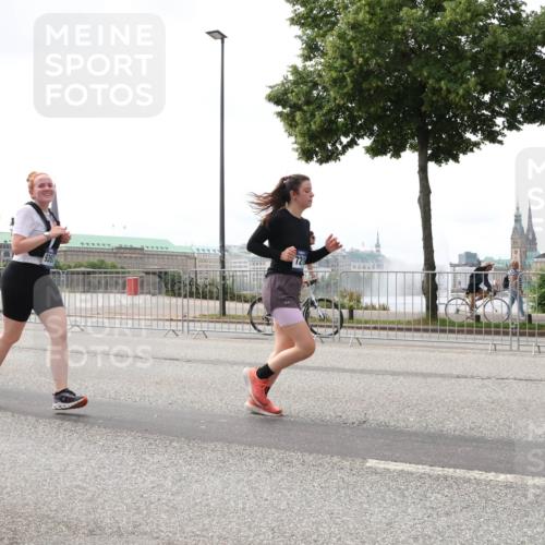 29.06.2025 - hella hamburg halbmarathon Lena Gebhardt http://msf.ph/oto/8434811 29.06.2025 10:44:49 Lombardsbrücke 721, 9397, 16577, 1024, 1273, 1345, 1629, 1924, 2007, 2674, 2779, 3506, 3570, 4215, 4275, 4496, 4968, 5190, 5355, 5647, 5649, 6002, 6841, 6888, 7216, 7699, 7912, 8582, 8907, 9036, 9084, 9085, 9331, 9333, 9397, 9536, 10006, 10303, 10304, 10416, 10562, 10566, 10668, 10707, 11272, 11825, 12198, 12318, 12332, 12334, 12394, 12409, 13039, 13261, 13262, 13288, 13330, 13390, 13906, 14091, 14123, 14350, 14681, 14971, 18454, 18459 meine-sportfotos.de