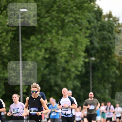 29.06.2025 - hella hamburg halbmarathon Dr. Thomas Lammeyer http://msf.ph/oto/8434829 29.06.2025 10:54:15 Kennedybrücke 1525, 1805, 2160, 2541, 2927, 2997, 3070, 4589, 5106, 5997, 6680, 6694, 6989, 7755, 8254, 9015, 9162, 9261, 10038, 10060, 10704, 11030 meine-sportfotos.de