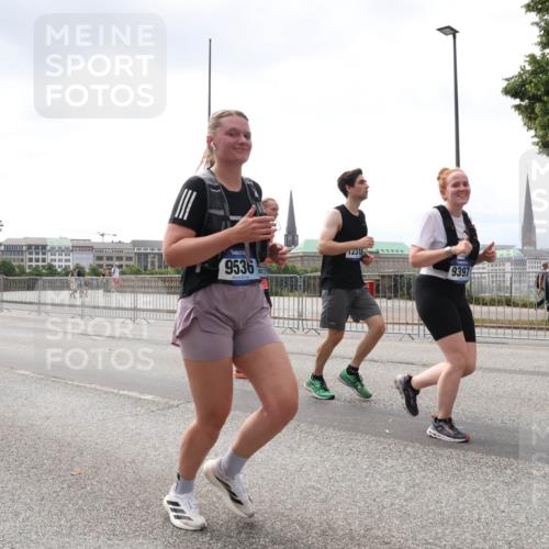 29.06.2025 - hella hamburg halbmarathon Lena Gebhardt http://msf.ph/oto/8434833 29.06.2025 10:44:50 Lombardsbrücke 19133, 13288, 9536, 12318, 9397, 1024, 1273, 1629, 1924, 2007, 2674, 2779, 3506, 3570, 4215, 4275, 4968, 5190, 5355, 5649, 6002, 6841, 6888, 7216, 7699, 7912, 8582, 8907, 9036, 9084, 9085, 9331, 9333, 9397, 9536, 10006, 10303, 10304, 10416, 10562, 10566, 10668, 10707, 11272, 11825, 12198, 12318, 12332, 12334, 12394, 12409, 13039, 13261, 13262, 13288, 13330, 13390, 14091, 14350, 14681, 14971, 18454, 18459 meine-sportfotos.de