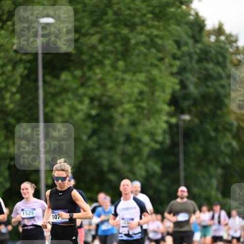 29.06.2025 - hella hamburg halbmarathon Dr. Thomas Lammeyer http://msf.ph/oto/8434834 29.06.2025 10:54:15 Kennedybrücke 1525, 1805, 2160, 2541, 2927, 2997, 3070, 4589, 5106, 5997, 6680, 6694, 6989, 7755, 8254, 9015, 9162, 9261, 10038, 10060, 10704, 11030 meine-sportfotos.de