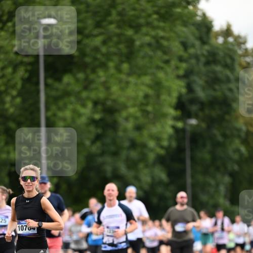 29.06.2025 - hella hamburg halbmarathon Dr. Thomas Lammeyer http://msf.ph/oto/8434859 29.06.2025 10:54:16 Kennedybrücke 1525, 1805, 2160, 2541, 2927, 2997, 3070, 4589, 5106, 5997, 6680, 6694, 6989, 7755, 8254, 9015, 9162, 9261, 9940, 10038, 10060, 10704, 11030, 11426 meine-sportfotos.de