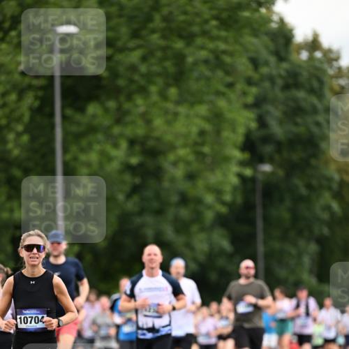 29.06.2025 - hella hamburg halbmarathon Dr. Thomas Lammeyer http://msf.ph/oto/8434867 29.06.2025 10:54:16 Kennedybrücke 1525, 1805, 2160, 2541, 2927, 2997, 3070, 4589, 5106, 5997, 6680, 6694, 6989, 7755, 8254, 9015, 9162, 9261, 9940, 10038, 10060, 10704, 11030, 11426 meine-sportfotos.de