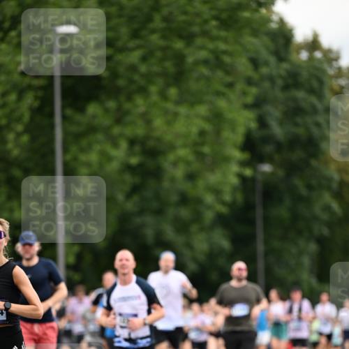29.06.2025 - hella hamburg halbmarathon Dr. Thomas Lammeyer http://msf.ph/oto/8434886 29.06.2025 10:54:16 Kennedybrücke 1525, 1805, 2160, 2541, 2927, 2997, 3070, 4589, 5106, 5997, 6680, 6694, 6989, 7755, 8254, 9015, 9162, 9261, 9940, 10038, 10060, 10704, 11030, 11426 meine-sportfotos.de