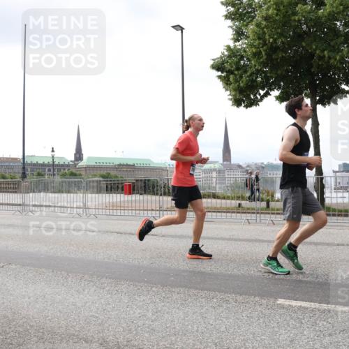 29.06.2025 - hella hamburg halbmarathon Lena Gebhardt http://msf.ph/oto/8434899 29.06.2025 10:44:51 Lombardsbrücke 13288, 1024, 1273, 1629, 1685, 1924, 2007, 2674, 2779, 3506, 3570, 4215, 4275, 4968, 5190, 5355, 5649, 6002, 6509, 6841, 6888, 7216, 7699, 7912, 8582, 8762, 8907, 9036, 9084, 9085, 9331, 9333, 9397, 9536, 10006, 10303, 10304, 10416, 10562, 10566, 10668, 10707, 11272, 11825, 12198, 12318, 12332, 12334, 12394, 12409, 13039, 13261, 13262, 13288, 13330, 13390, 14091, 14350, 14681, 14971, 18454, 18459 meine-sportfotos.de