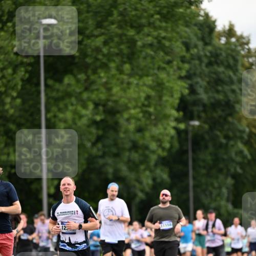 29.06.2025 - hella hamburg halbmarathon Dr. Thomas Lammeyer http://msf.ph/oto/8434913 29.06.2025 10:54:17 Kennedybrücke 1525, 1805, 2160, 2541, 2927, 2997, 3070, 3710, 4589, 5106, 5997, 6680, 6694, 6989, 7755, 8254, 9015, 9162, 9261, 9940, 10038, 10060, 10704, 11030, 11426 meine-sportfotos.de