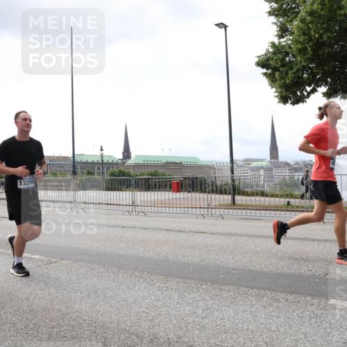 29.06.2025 - hella hamburg halbmarathon Lena Gebhardt http://msf.ph/oto/8434916 29.06.2025 10:44:51 Lombardsbrücke 19133, 13288, 16, 1024, 1273, 1629, 1685, 1924, 2007, 2674, 2779, 3506, 3570, 4215, 4275, 4968, 5190, 5355, 5649, 6002, 6509, 6841, 6888, 7216, 7699, 7912, 8582, 8762, 8907, 9036, 9084, 9085, 9331, 9333, 9397, 9536, 10006, 10303, 10304, 10416, 10562, 10566, 10668, 10707, 11272, 11825, 12198, 12318, 12332, 12334, 12394, 12409, 13039, 13261, 13262, 13288, 13330, 13390, 14091, 14350, 14681, 14971, 18454, 18459 meine-sportfotos.de