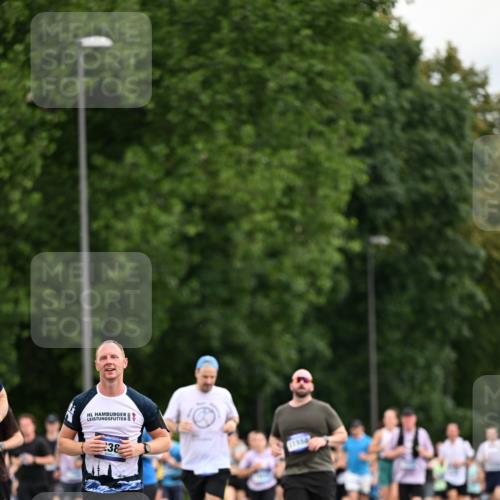 29.06.2025 - hella hamburg halbmarathon Dr. Thomas Lammeyer http://msf.ph/oto/8434923 29.06.2025 10:54:17 Kennedybrücke 1525, 1805, 2160, 2541, 2927, 2997, 3070, 3710, 4589, 5106, 5997, 6680, 6694, 6989, 7755, 8254, 9015, 9162, 9261, 9940, 10038, 10060, 10704, 11030, 11426 meine-sportfotos.de