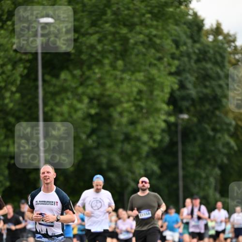 29.06.2025 - hella hamburg halbmarathon Dr. Thomas Lammeyer http://msf.ph/oto/8434928 29.06.2025 10:54:17 Kennedybrücke 1525, 1805, 2160, 2541, 2927, 2997, 3070, 3710, 4589, 5106, 5997, 6680, 6694, 6989, 7755, 8254, 9015, 9162, 9261, 9940, 10038, 10060, 10704, 11030, 11426 meine-sportfotos.de