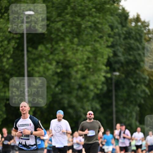 29.06.2025 - hella hamburg halbmarathon Dr. Thomas Lammeyer http://msf.ph/oto/8434934 29.06.2025 10:54:18 Kennedybrücke 1525, 1805, 2160, 2541, 2927, 3070, 3710, 4168, 4589, 5106, 5997, 6680, 6694, 6989, 7755, 8254, 9015, 9162, 9261, 9940, 10038, 10060, 10704, 11030, 11426 meine-sportfotos.de